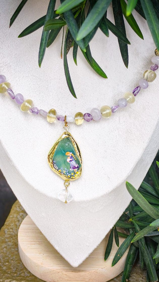 🌸✨ Just completed my latest series honouring the beautiful journey of motherhood! Each painting captures the essence of a girl blossoming into a loving mother, adorned with the vibrant hues of aquamarine and fluorite. This Mother’s Day, let’s recognise not just the joy of motherhood, but also the challenges we’ve faced and the strength we’ve gained along the way. Here’s to the incredible women who navigate this journey with grace and resilience! 💖👩‍👧‍👦 

媽媽唔易做，祝母親節快樂！
.
.
.
#MothersDay #Art #Motherhood #GemstoneArt #MothersDayArt #MotherhoodJourney #GemstoneArt #Aquamarine #Fluorite #artformom #womeninarts #yiliyuli